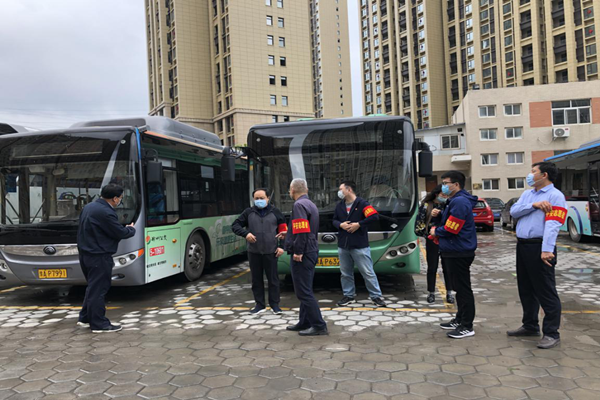 中共鄭州赫喆文化傳播有限公司黨支部開展“疫情防控常態(tài)化，為公共交通助力”志愿服務(wù)實(shí)踐活動(dòng)